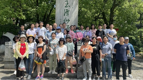 建設(shè)一個(gè)花園式、美美的降解塑料袋生產(chǎn)廠家！